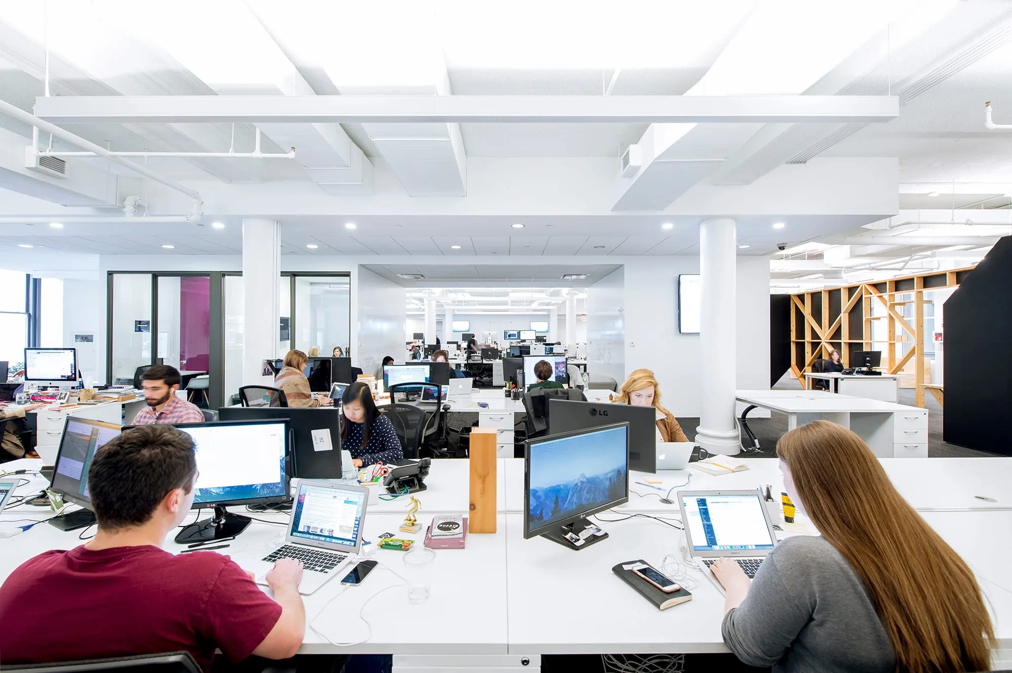 Web Development Montréal: 7 Benefits of Hiring an Agency